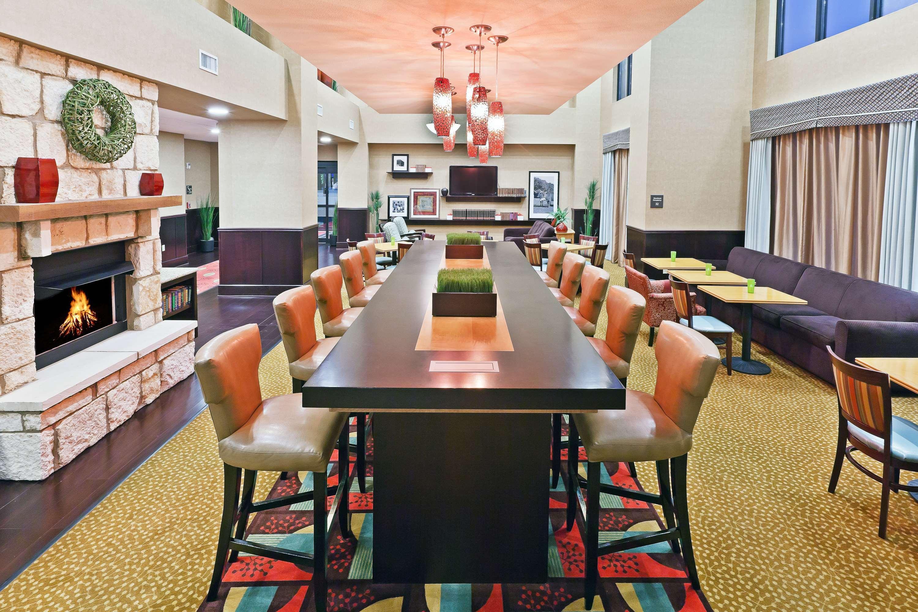 Hampton Inn And Suites Austin - Lakeway Restaurant photo